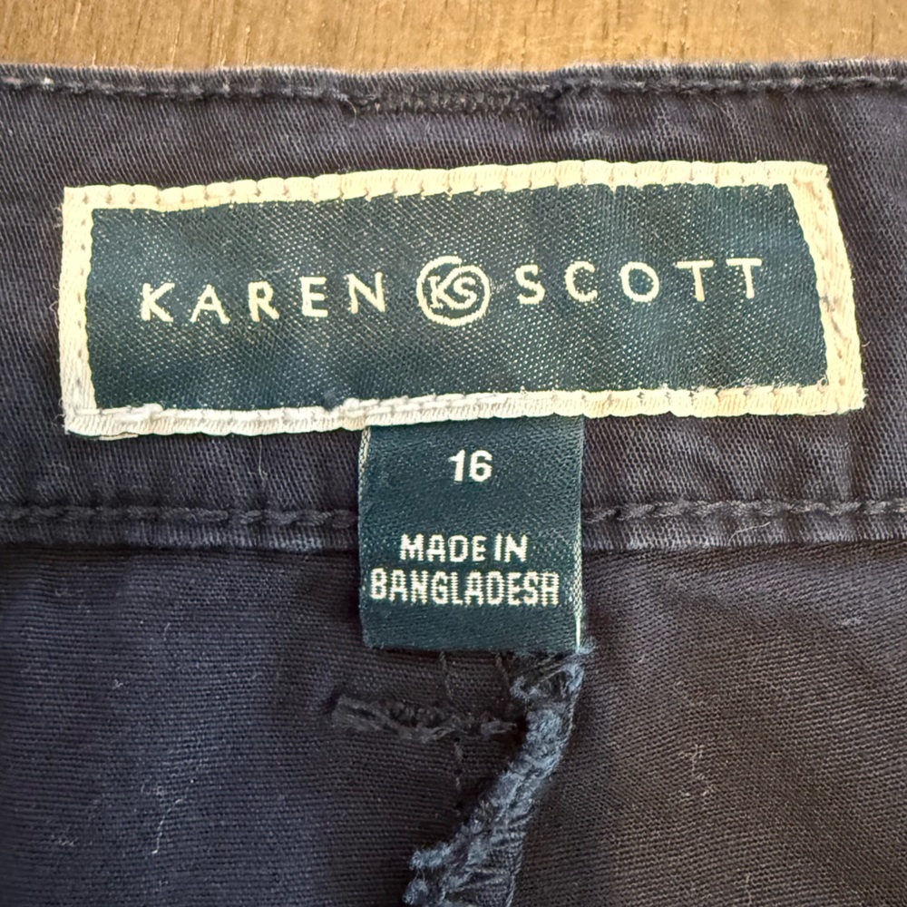Karen Scott Navy Skort with White Floral Embroidery - Picture 2 of 11